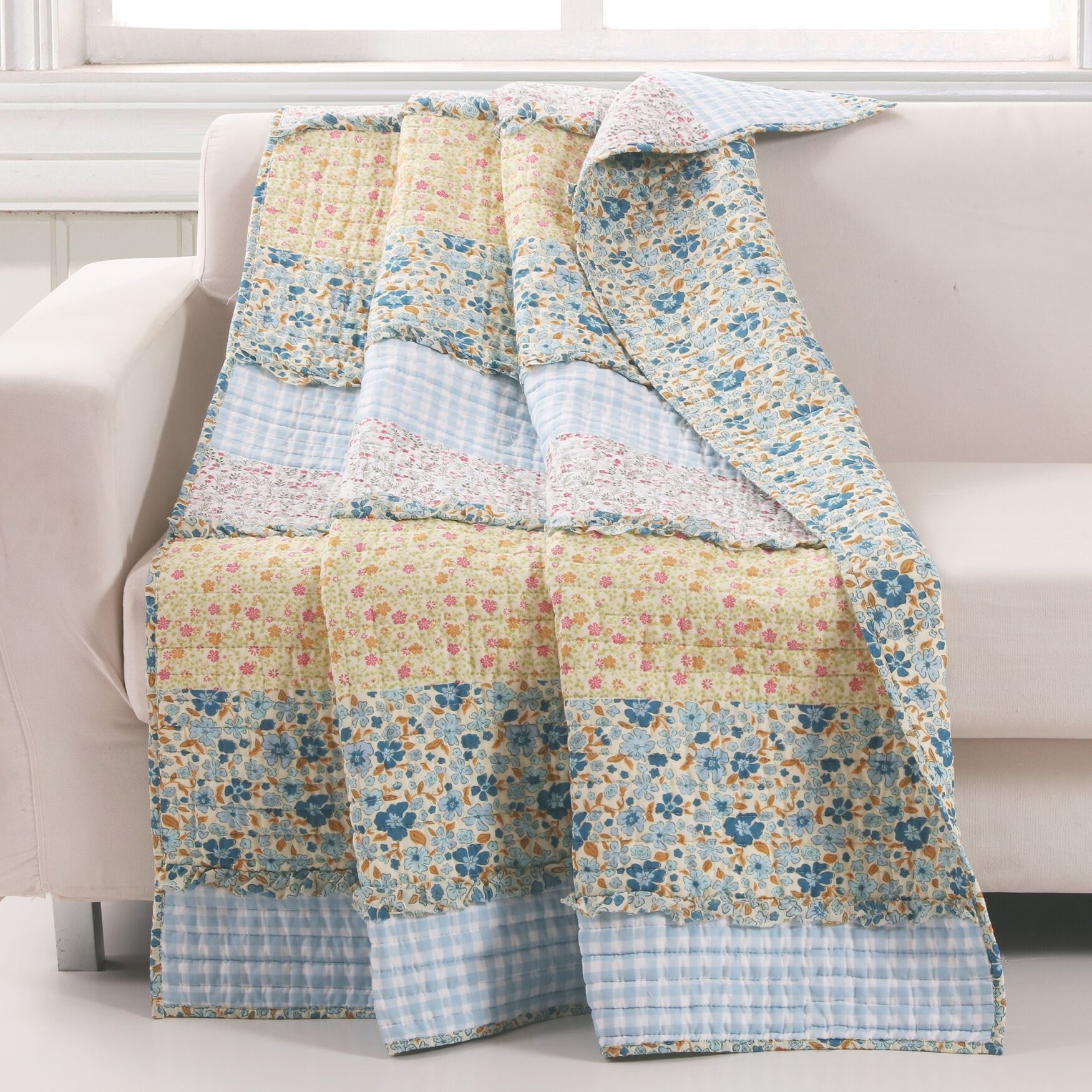 Ditsy Ruffle Quilted Throw Blanket, MULTI, hi-res image number 0