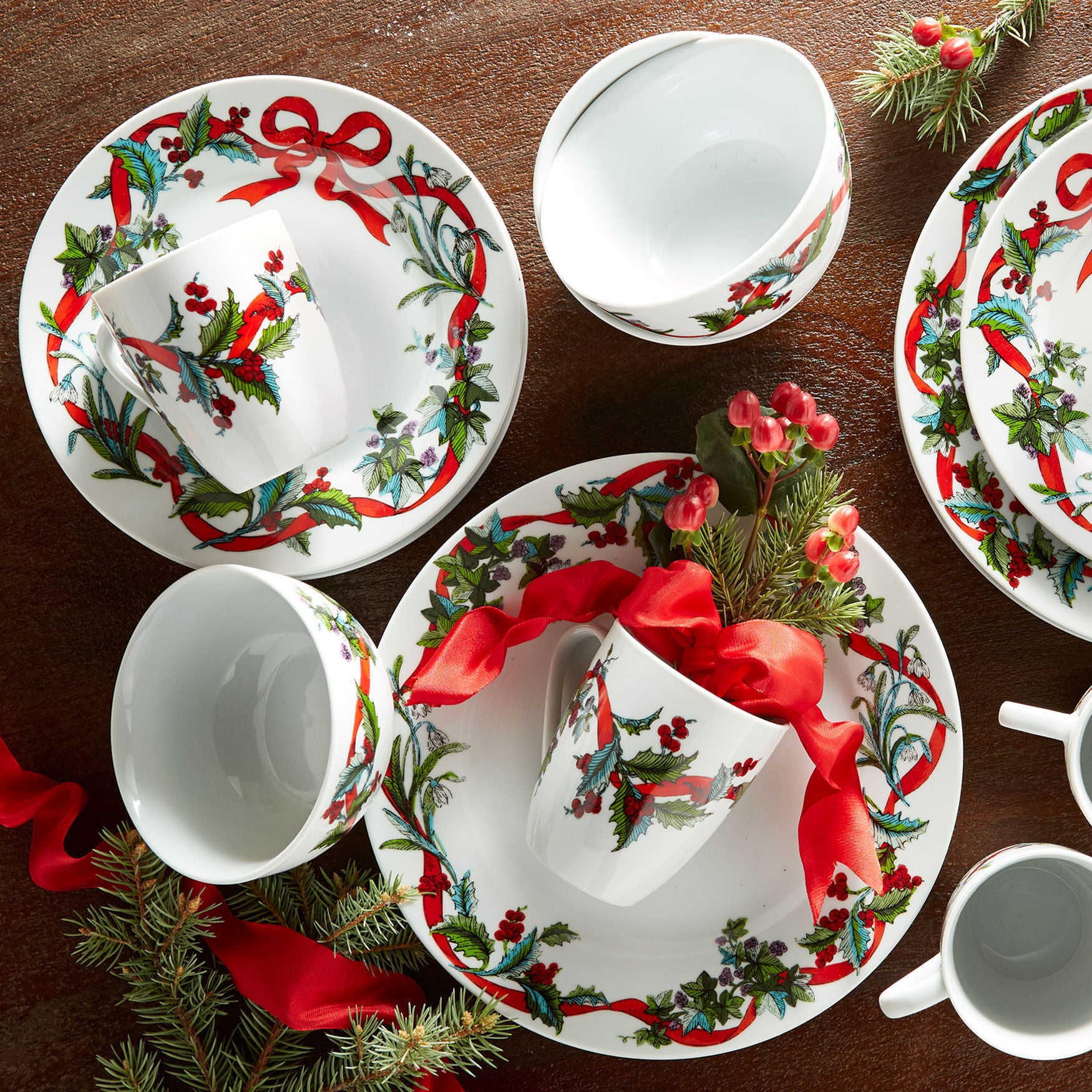 16 Pc. Christmas Dinnerware Set