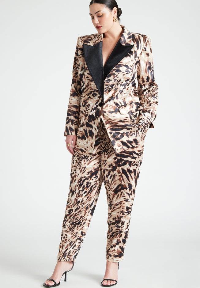 Strong Shoulder Blazer With Velvet Lapel image number 3