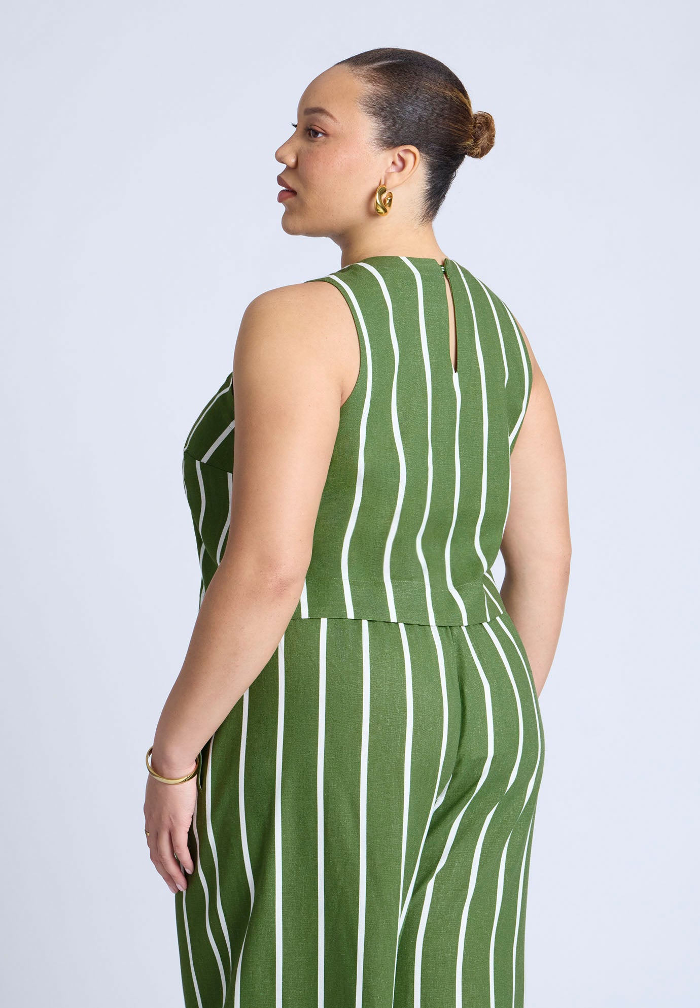 Linen Blend Boxy Scoop Neck Crop Tank image number 1