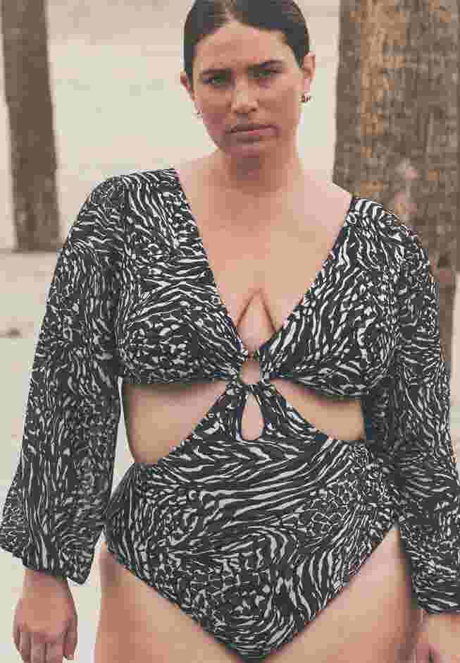 Front Cut Out Mix Media One Piece image number 4