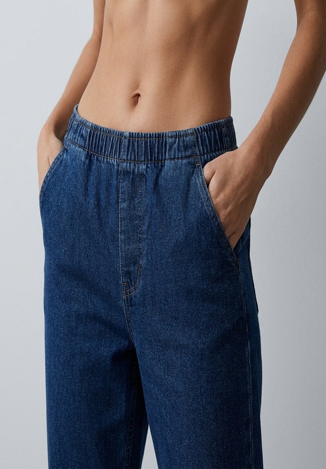 Fineline Pull-On Elastic Waist Straight-Leg Stretch Denim Jeans image number 3