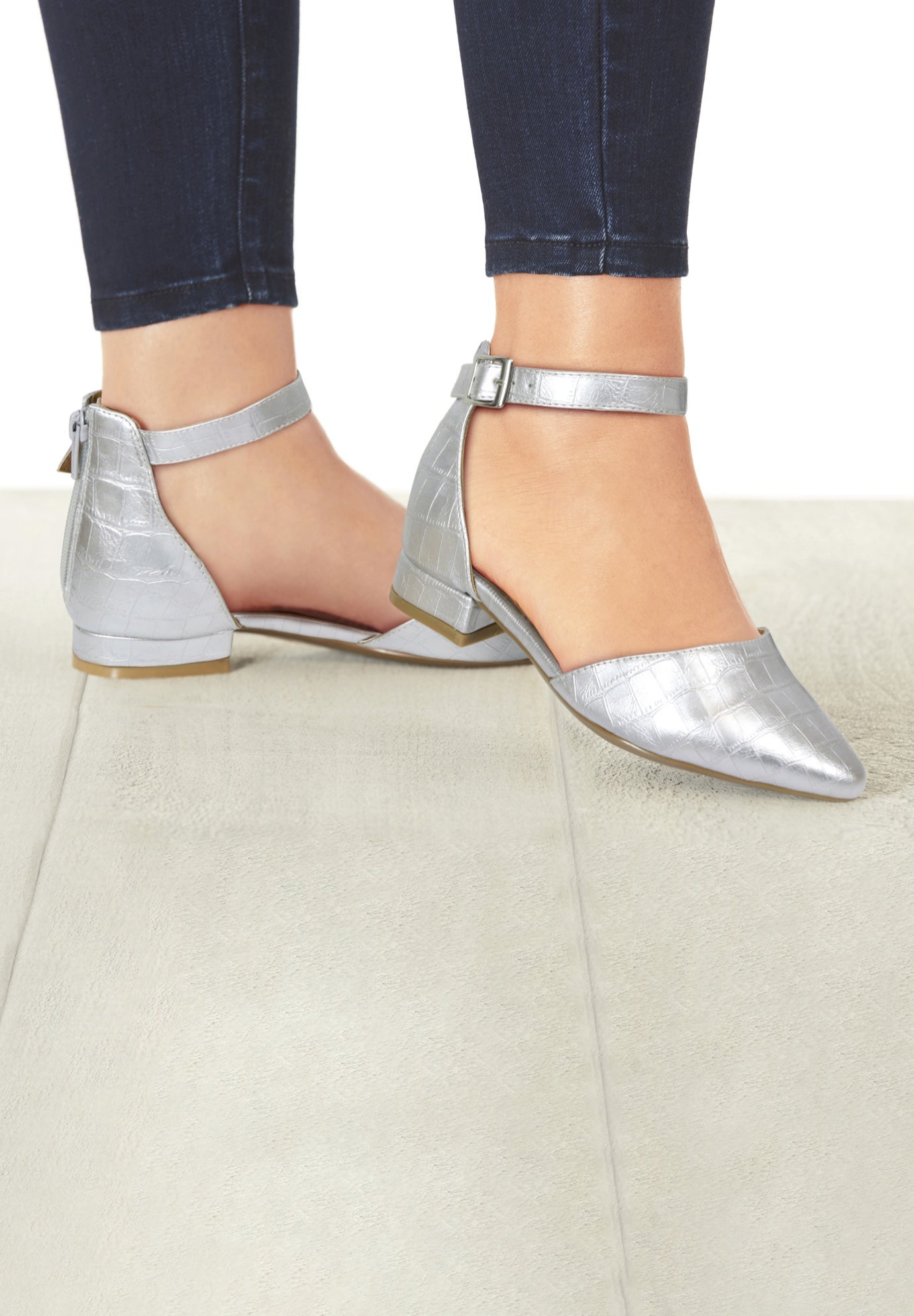 The Loucia Pump image number 2