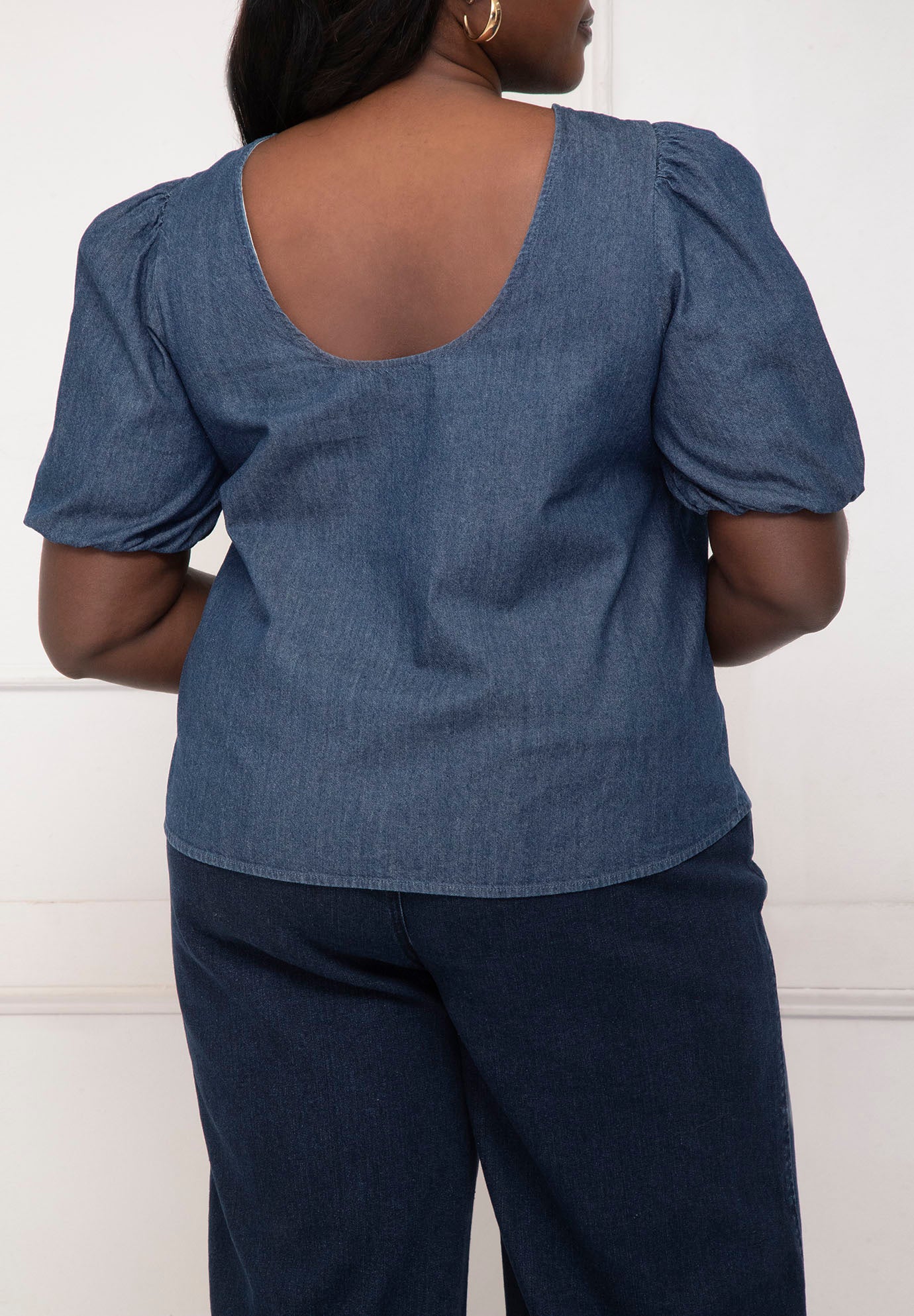 ELOQUII Elements Chambray Puff Sleeve Top With Scoop Back image number 2