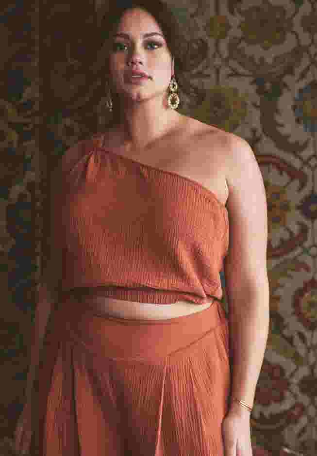 Knotted One Shoulder Crop Top image number 3