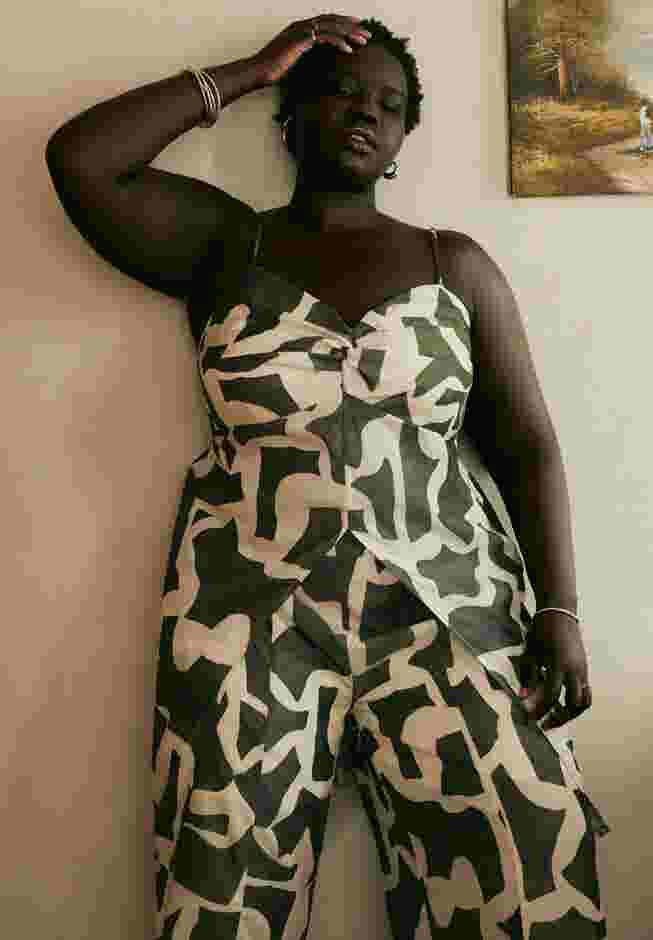 Twist Bodice Long Top With Split image number 3