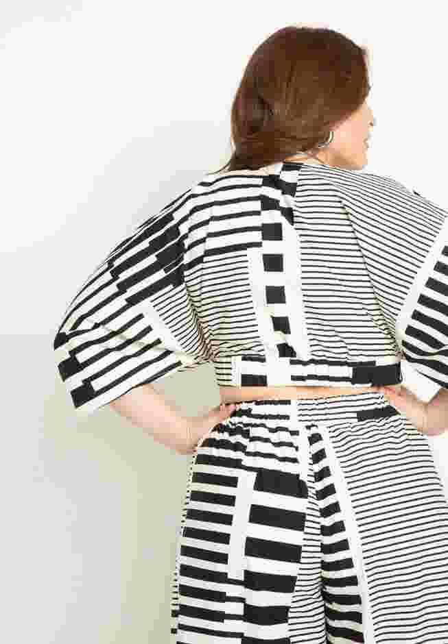 Puff Sleeve Tie Front Crop Top image number 2