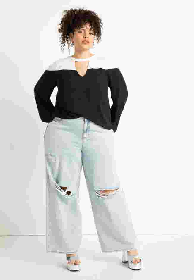 Colorblocked V Neck Top image number 2
