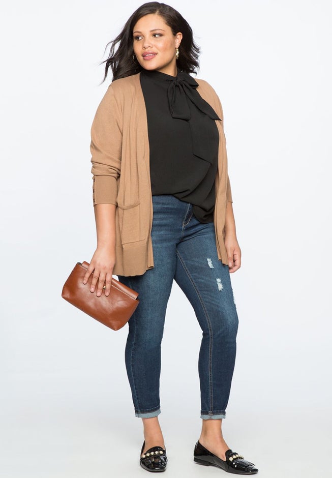 Classic Fit Peach Lift Distressed Skinny Jean image number 4