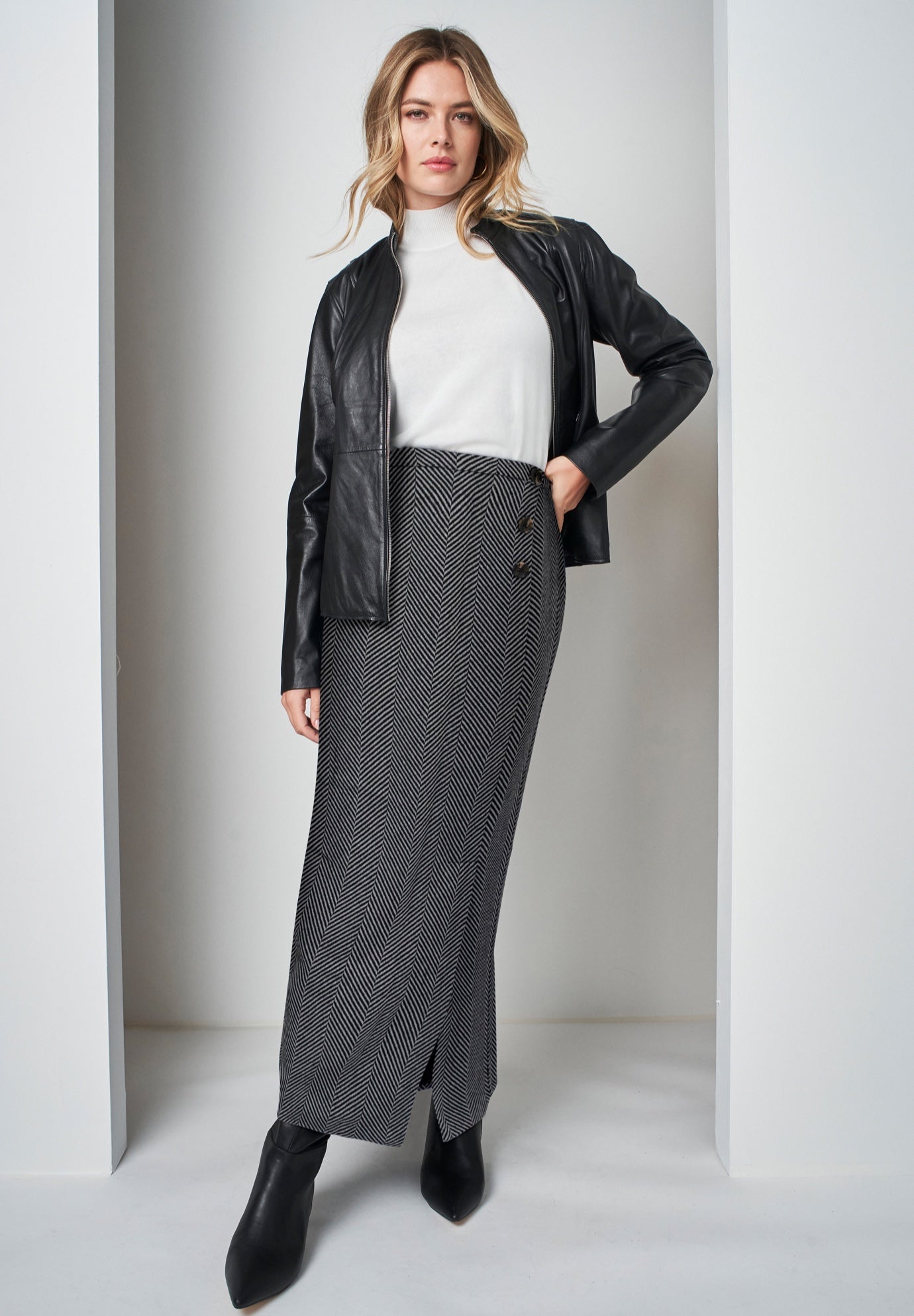 Side-Button Wool Skirt image number 0