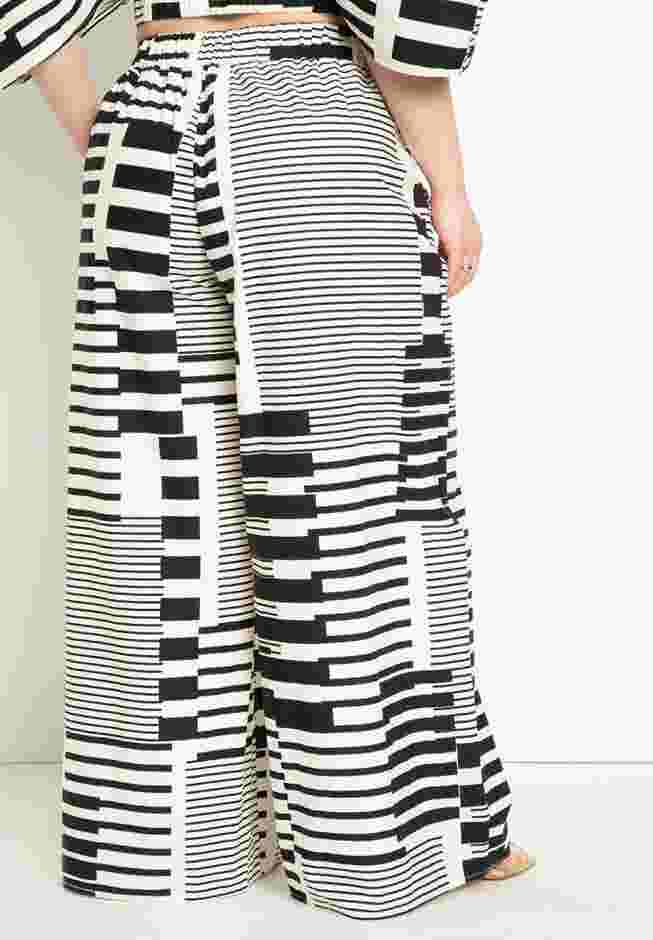 Wide Leg Printed Pant image number 2