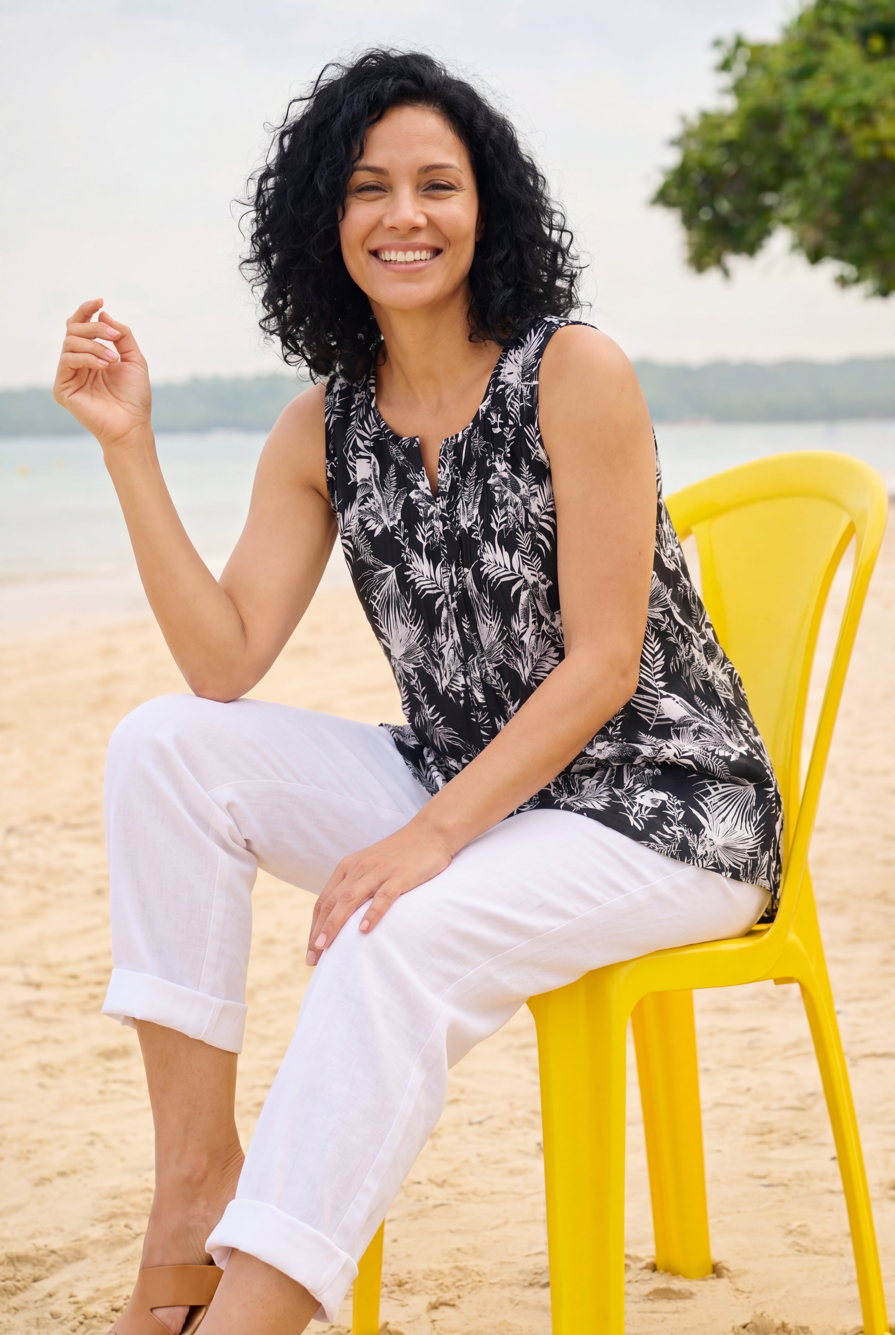 Sleeveless Pintuck Gauze Shirt image number 2