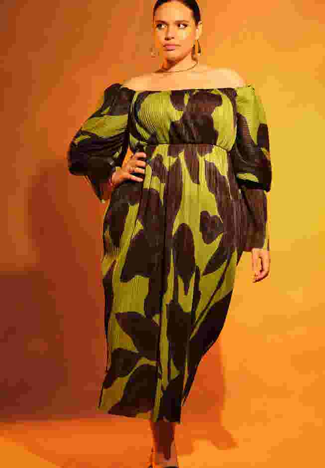 Off The Shoulder Pleated Dress image number 3