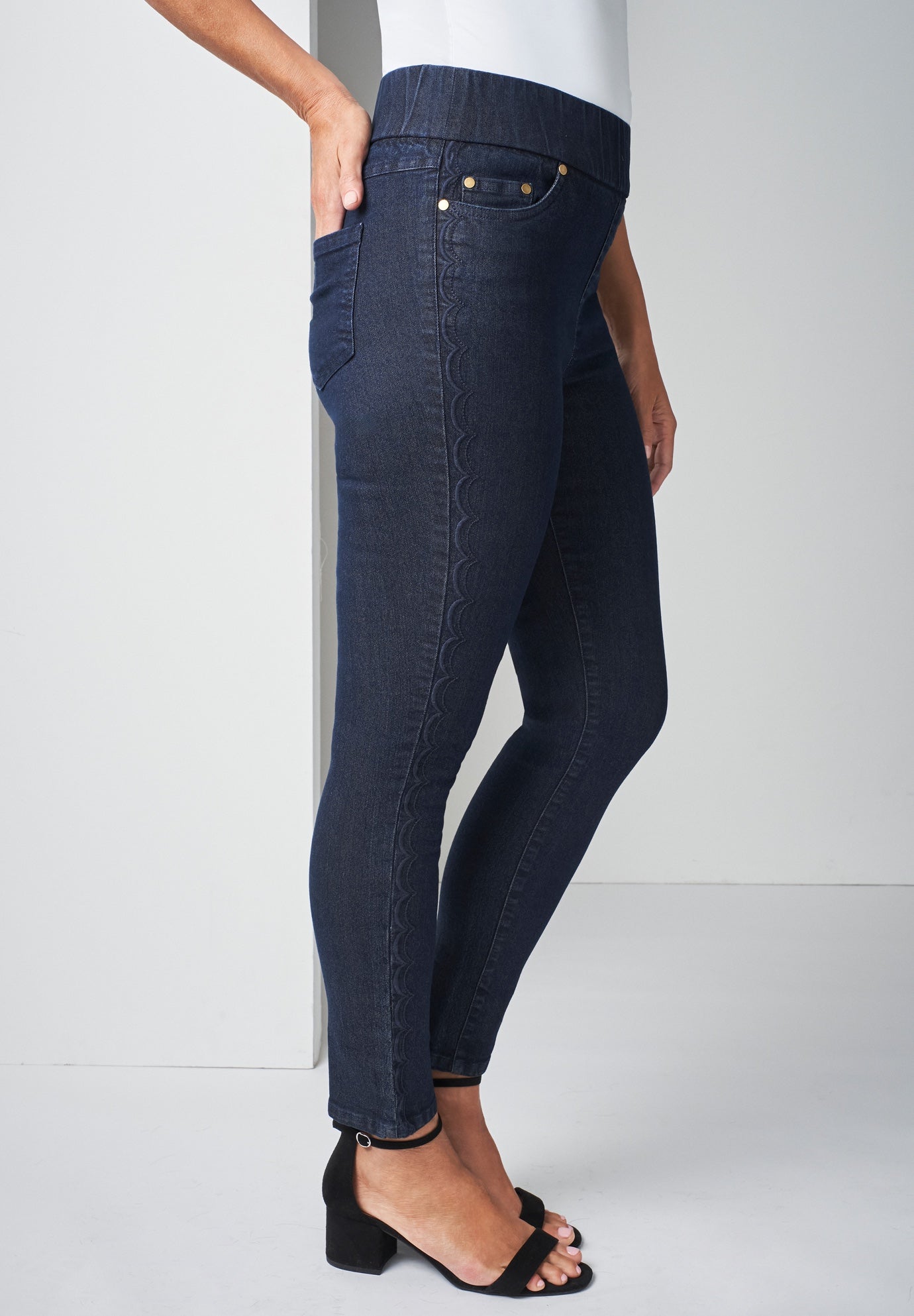 Comfort Waist Scalloped Ankle Jean image number 0