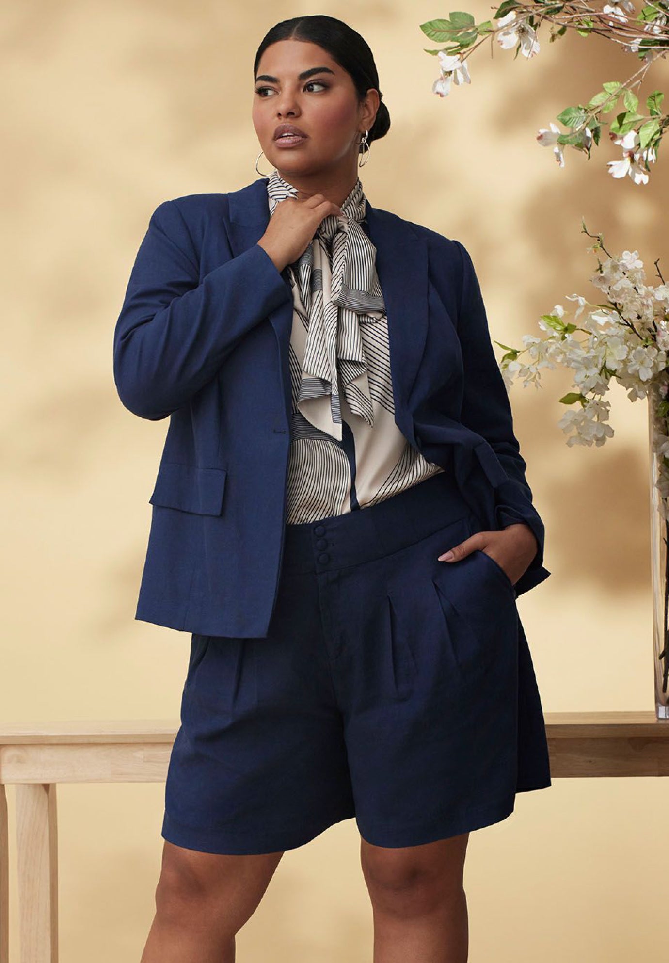 High Waisted Linen Blend Short image number 0