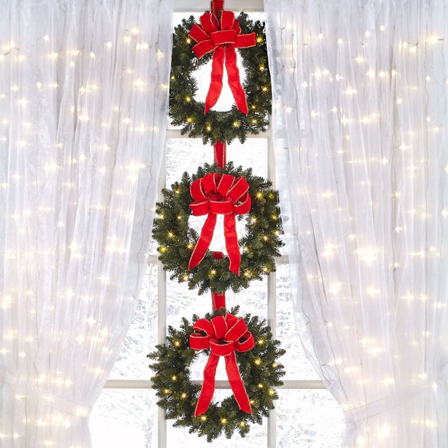 Set Of 3 Cordless Pre-Lit Mini Christmas Wreaths image number 1