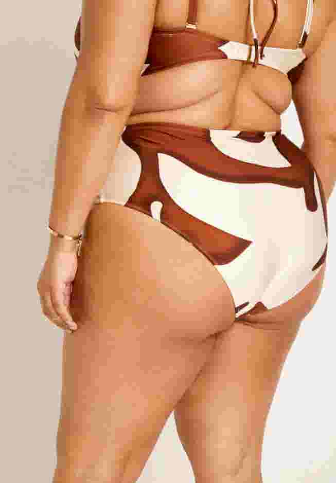 Gabi Fresh Swim x ELOQUII Super High Waisted Bikini Bottom with Twist Front image number 2