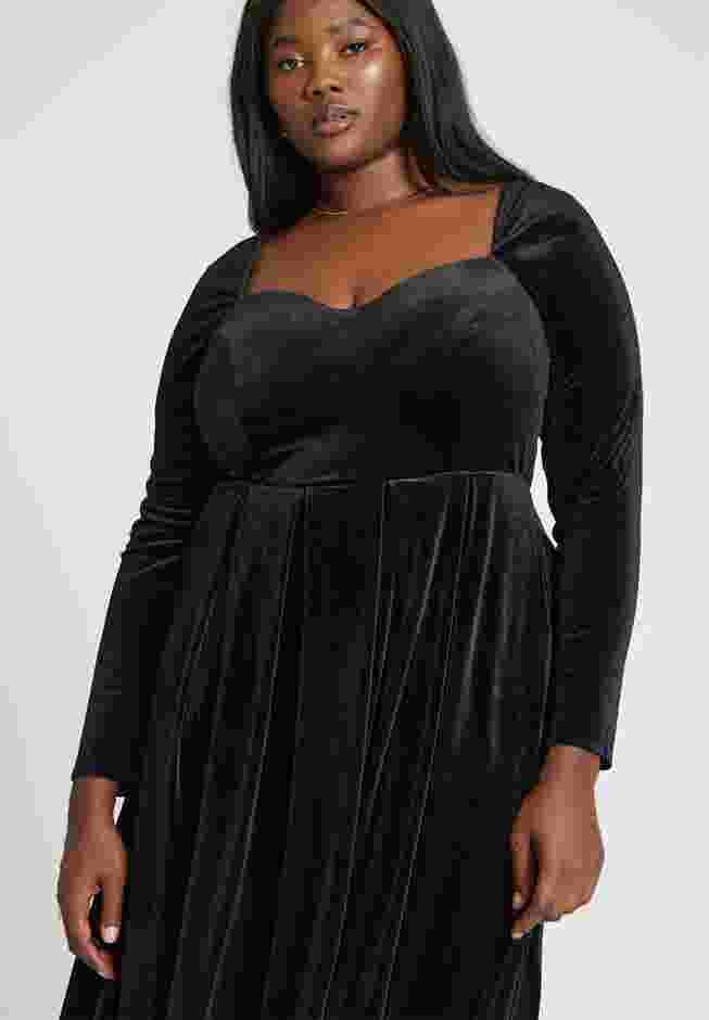 Velvet Sweetheart Neckline Dress image number 2