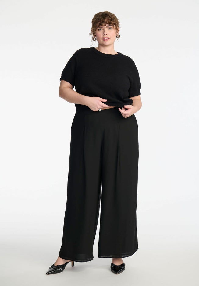 Sweater Tee image number null