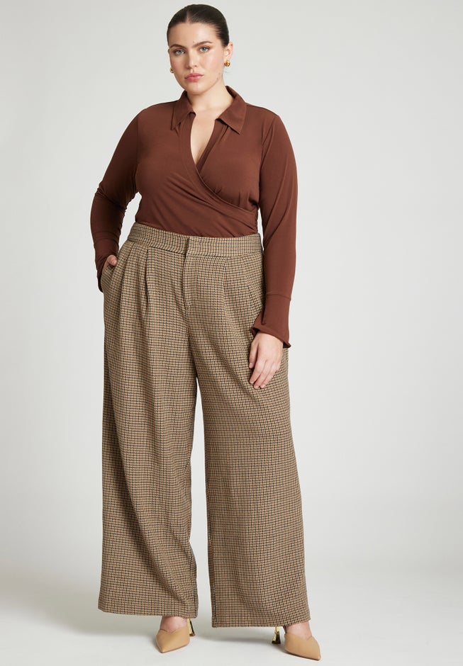 Stretch Wrap Top With Collar image number 2