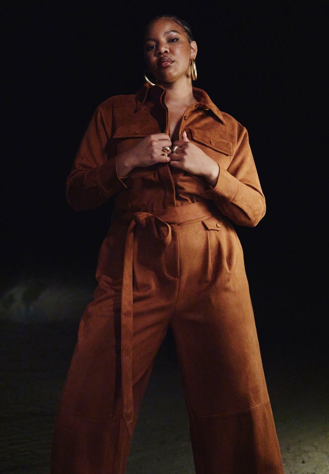 Barkwood x ELOQUII Faux Suede Jumpsuit With Belt image number 6