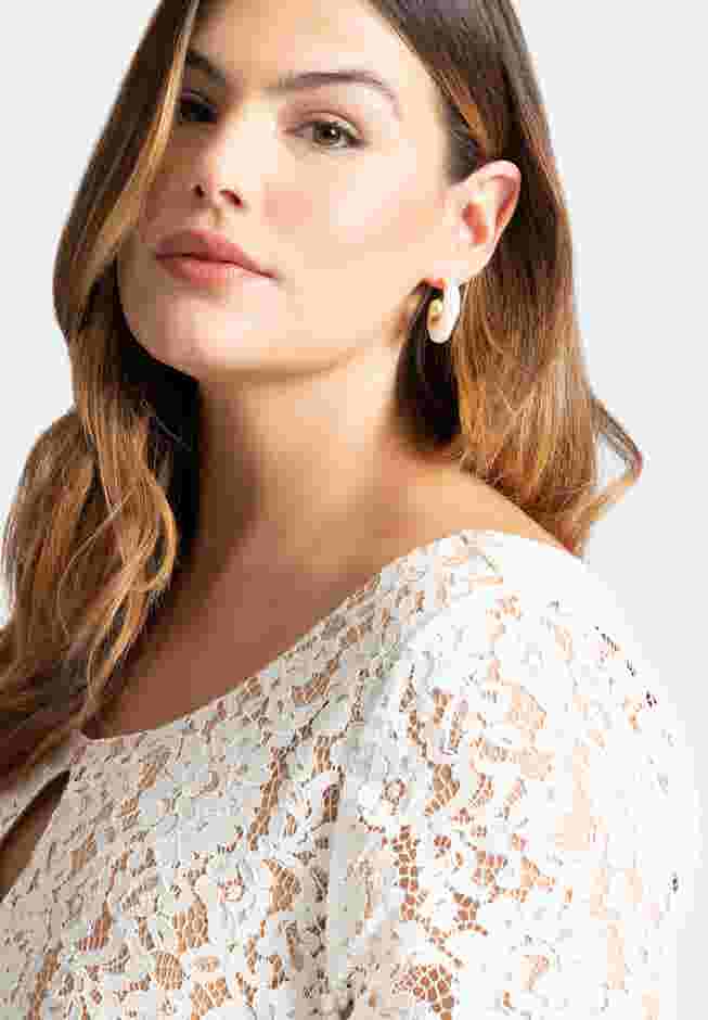 Pearl Hoop Earring image number 0