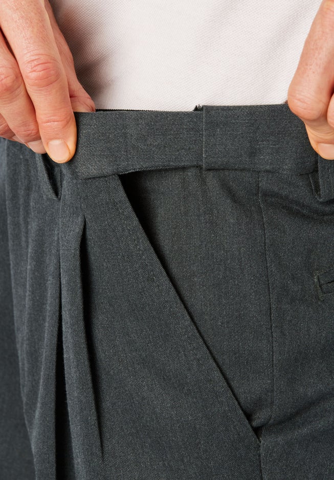 Wrinkle-Free Expandable Waist Pleat Front Shorts image number 2