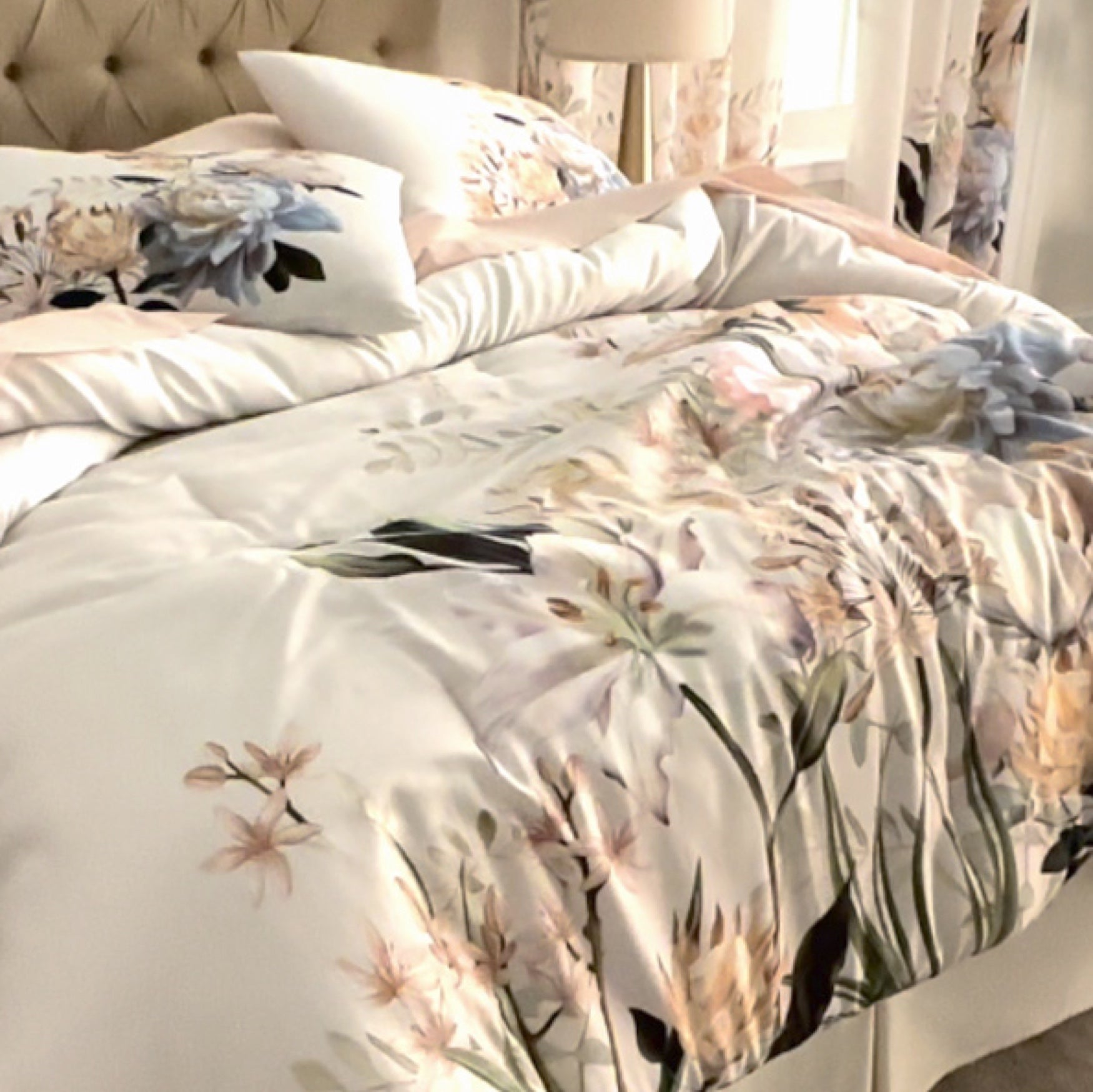 Odette Comforter Set image number 1
