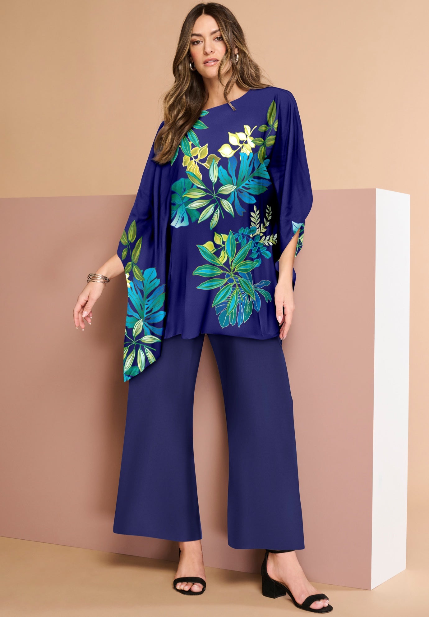 Ultrasmooth&reg; Fabric Cropped Pant image number 3