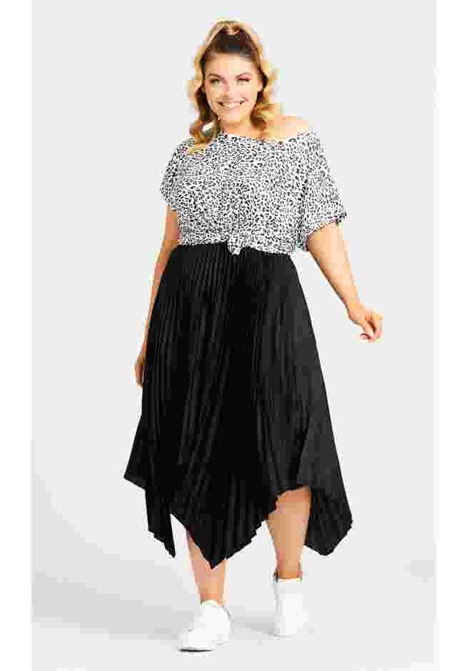 Pleated Plain Skirt image number 0