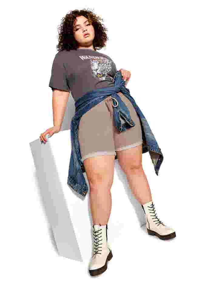 Mavis Short image number 4