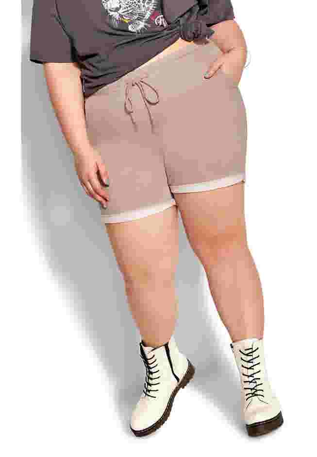 Mavis Short image number 6