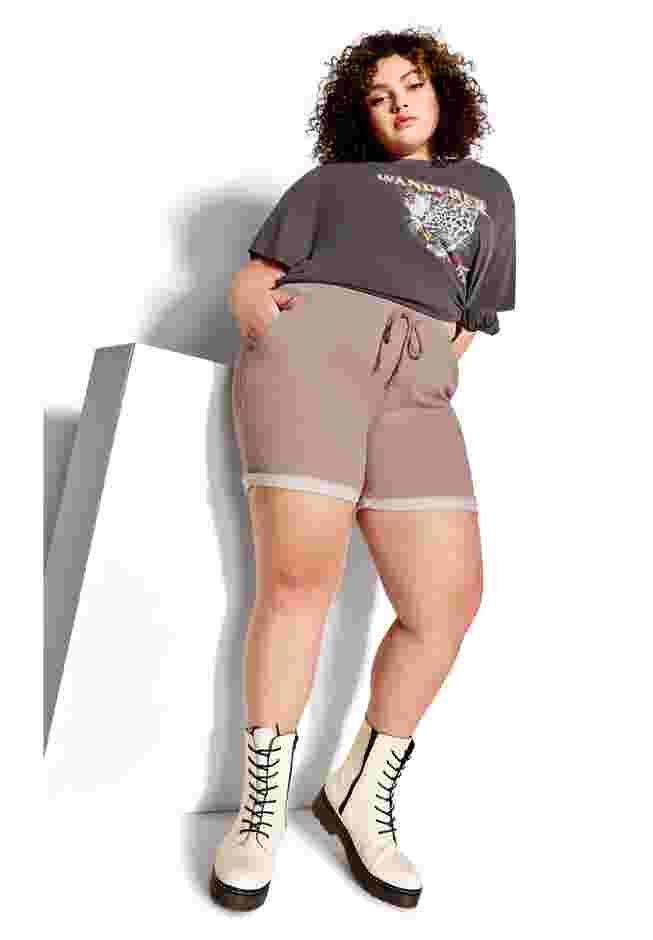 Mavis Short image number 0