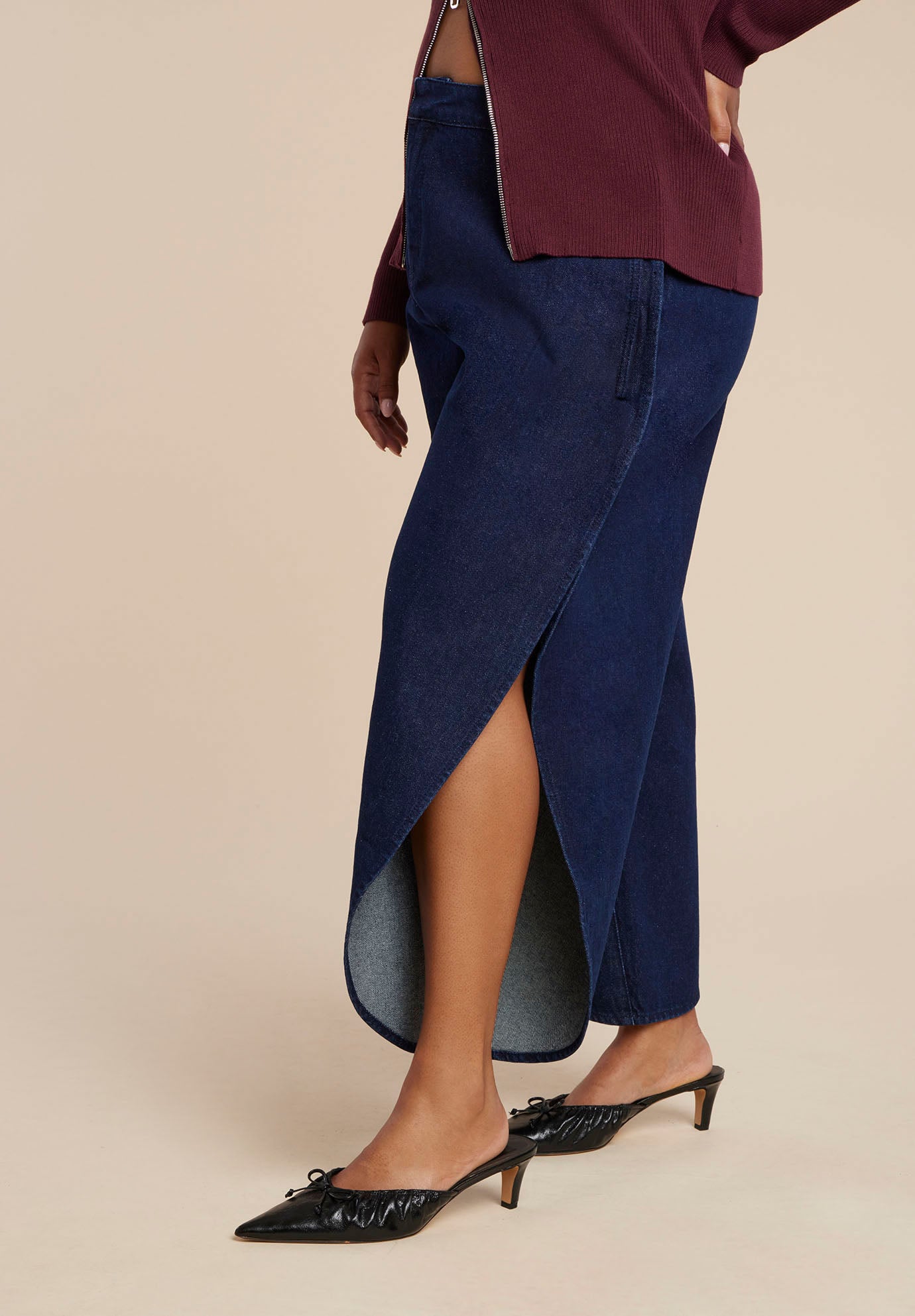 Petal Shape Open Side Jean image number 2