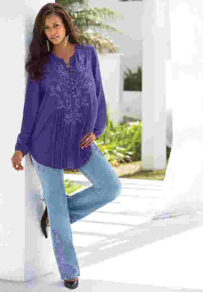 Plus Size Invisible Stretch® Iconic Sequin-Embellished Bootcut Jean image number 4