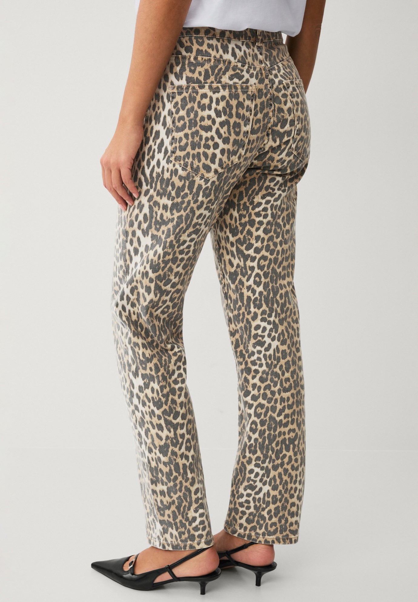Stretch Mid-rise Relaxed Straight Leg Jeans image number 1