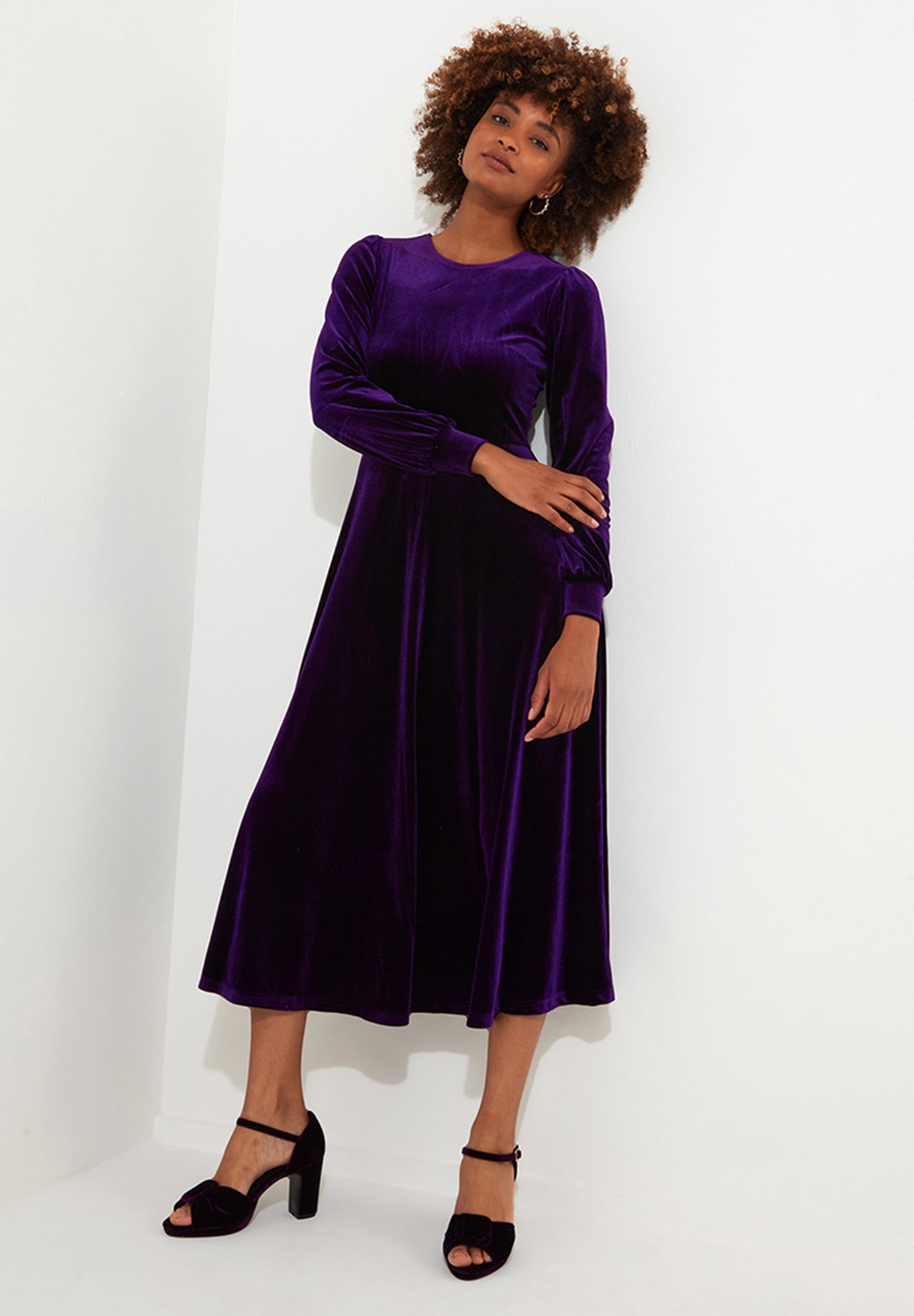 Crew Neck Velvet Midi Dress image number 1