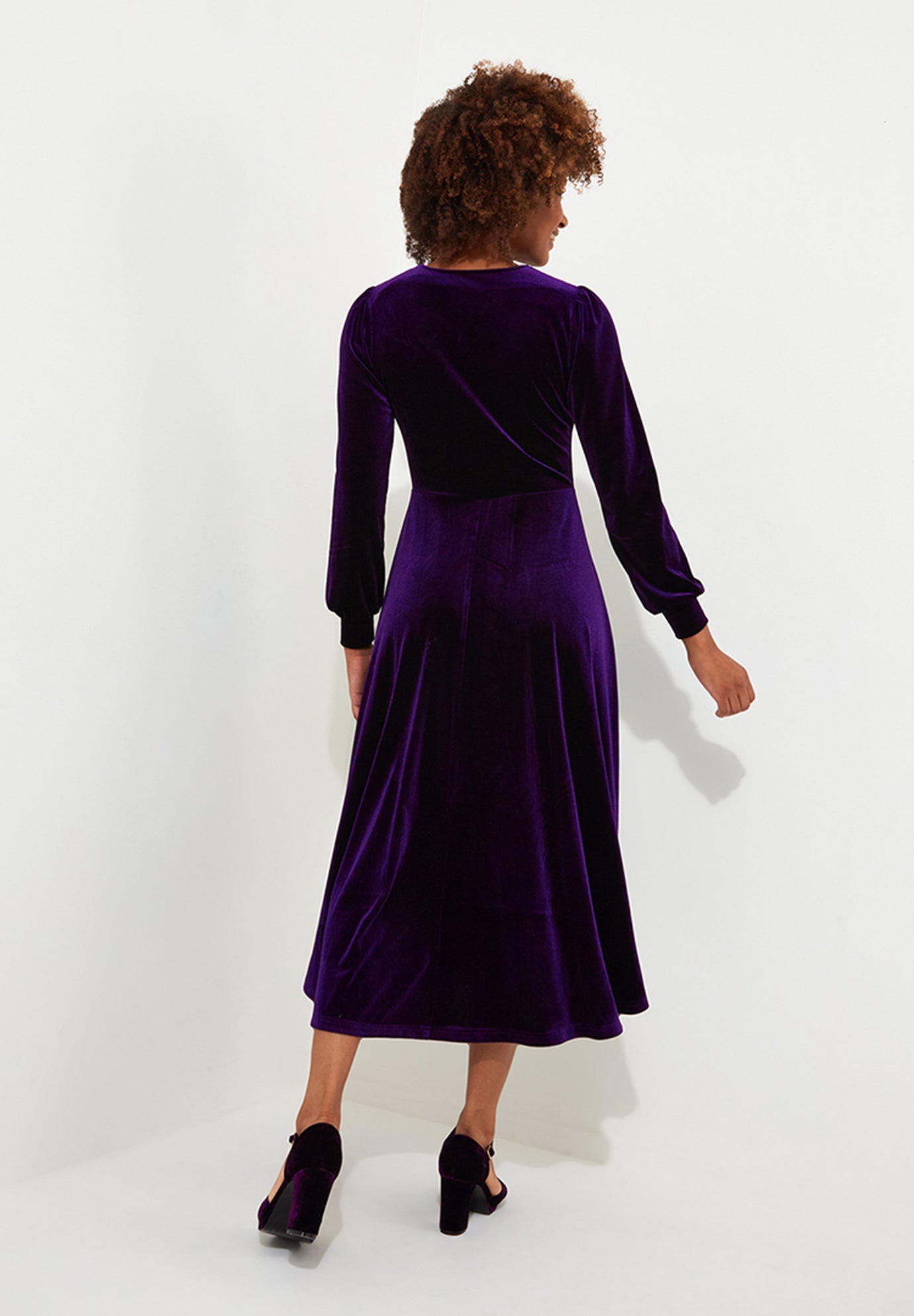 Crew Neck Velvet Midi Dress image number 3