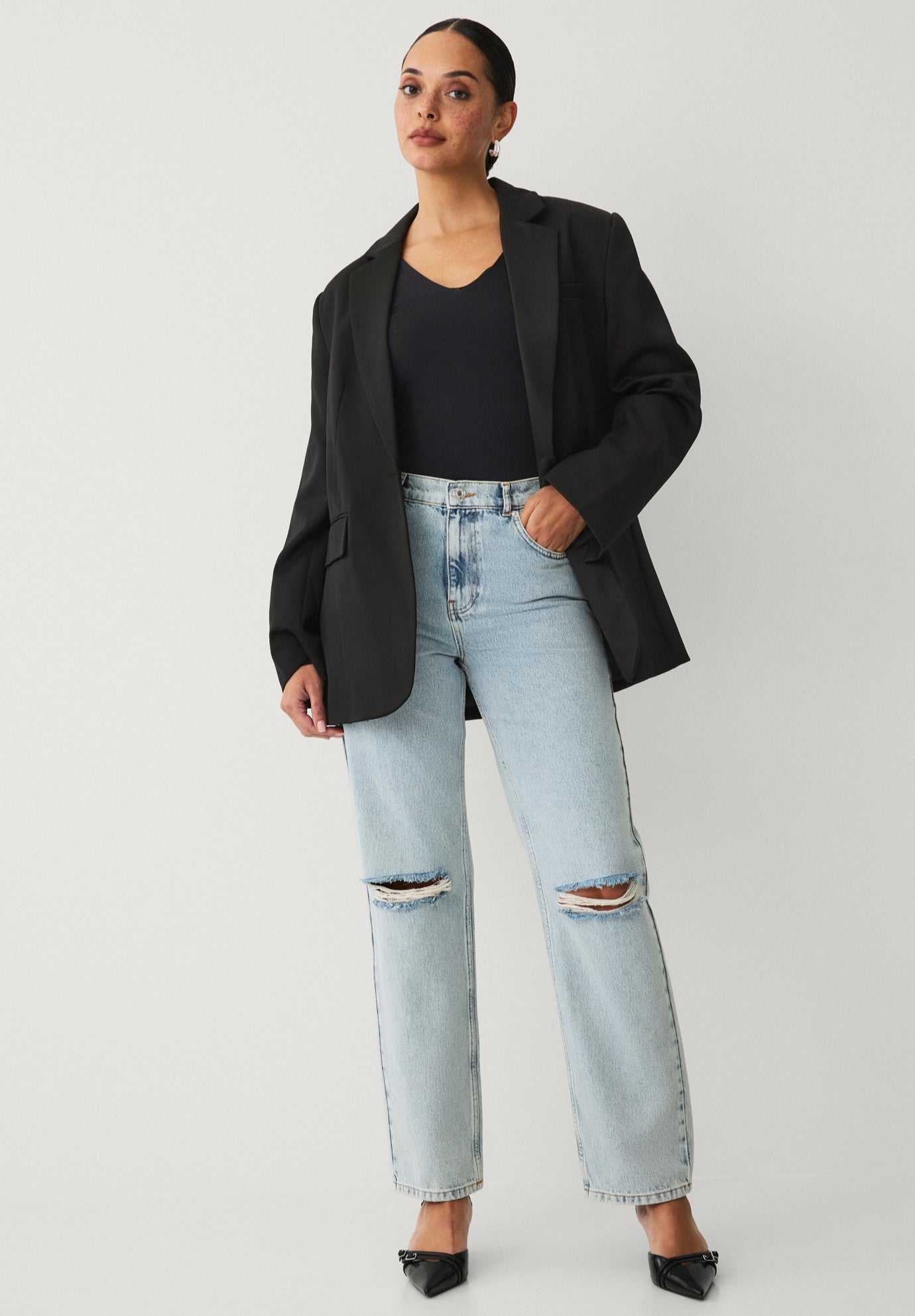 Mid-Rise Relaxed Straight Leg Jean image number 2