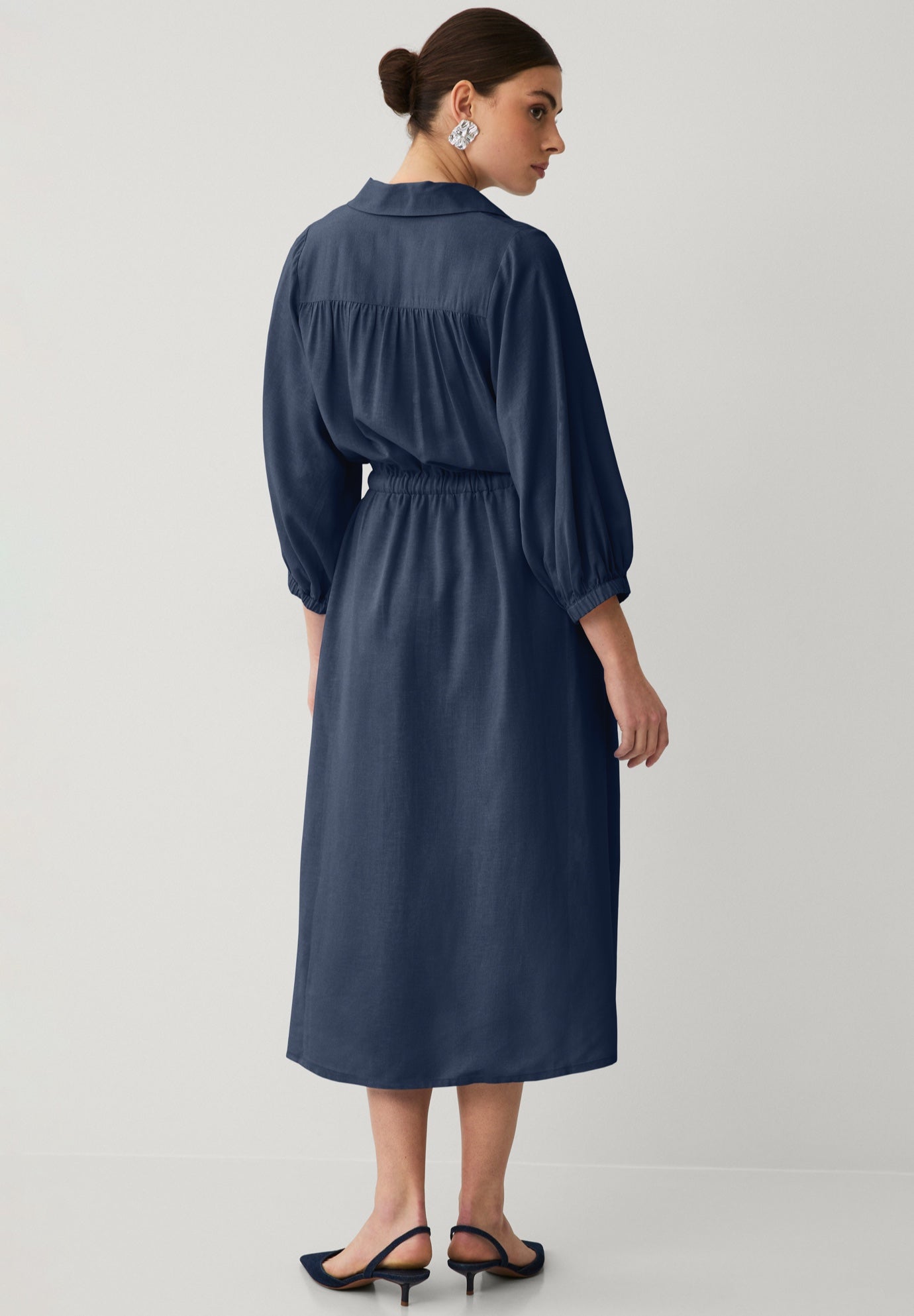 Linen-Blend Notch V-Neckline Drawstring Waist Midi Shirtdress image number 1