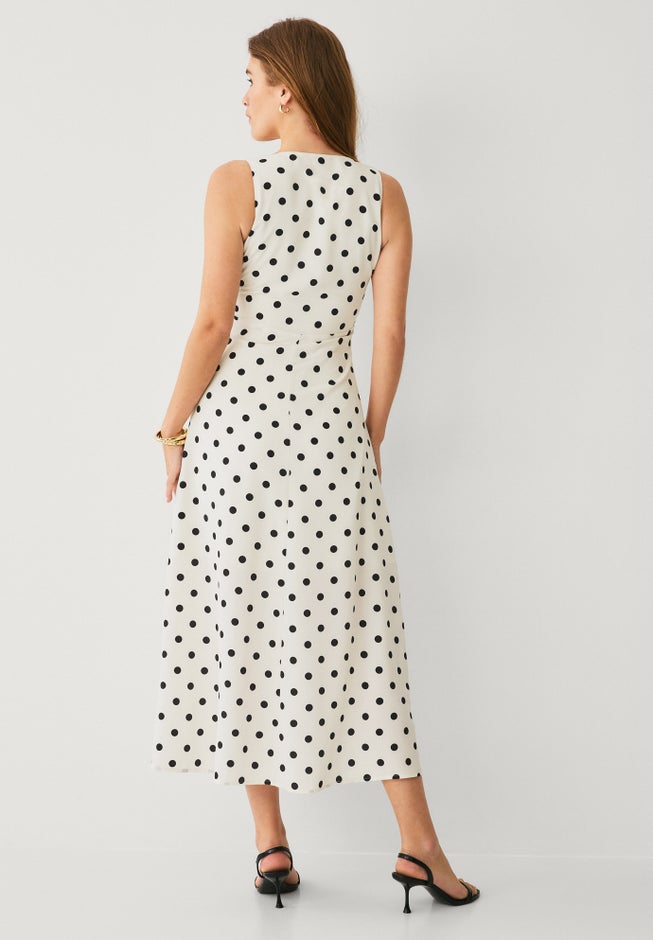 Sleeveless A-line Long Midi Dress With Flower Pin image number 2