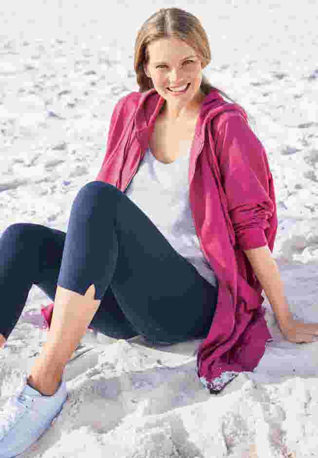 Womens Plus-Size Stretch-Cotton Knit Pull-On Capri Leggings image number 4