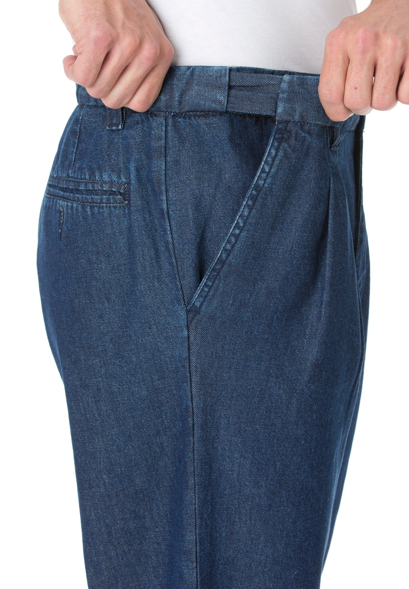 Relaxed Fit Comfort Waist Pleat-Front Expandable Jeans image number 2