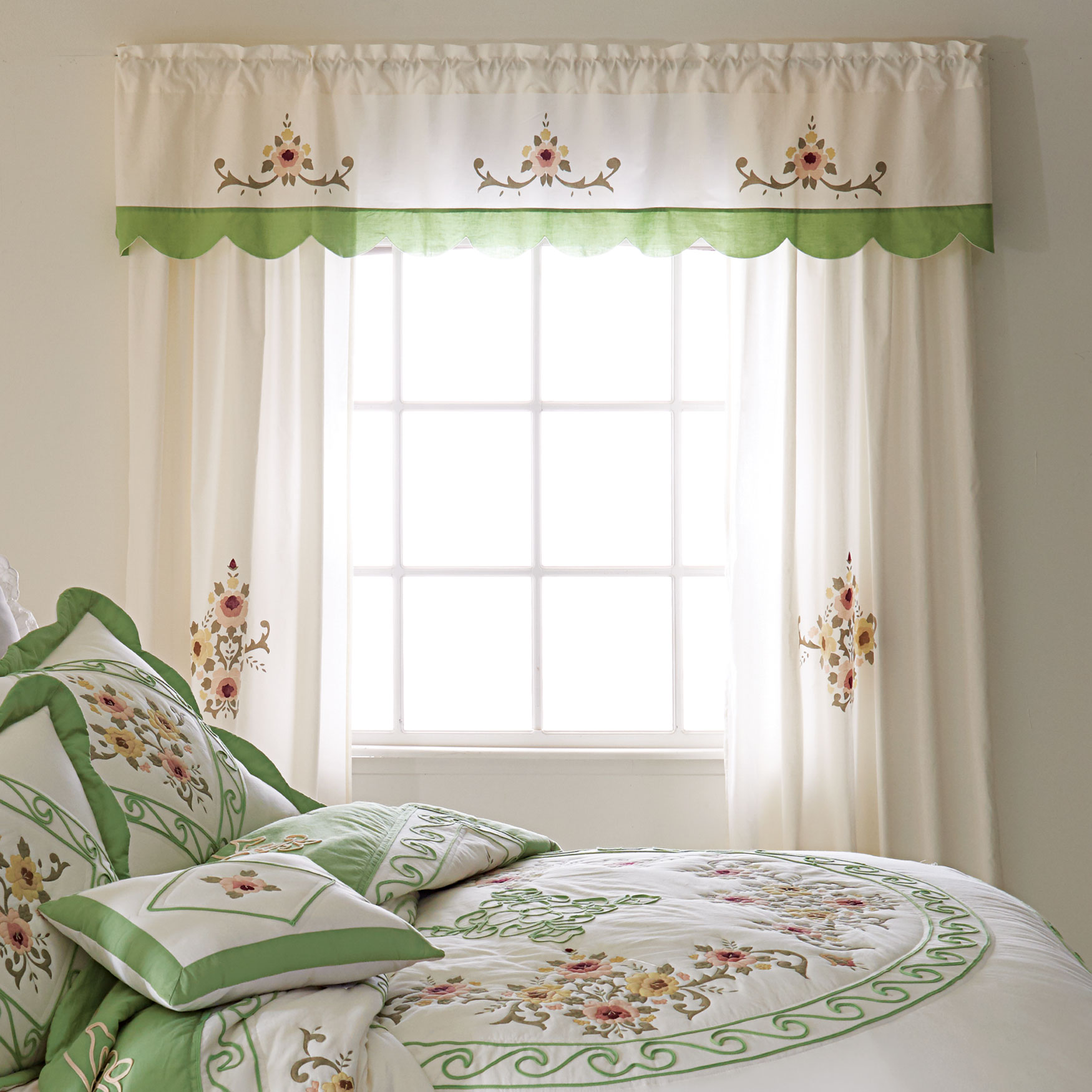 Ava Embroidered Valance, GREEN
