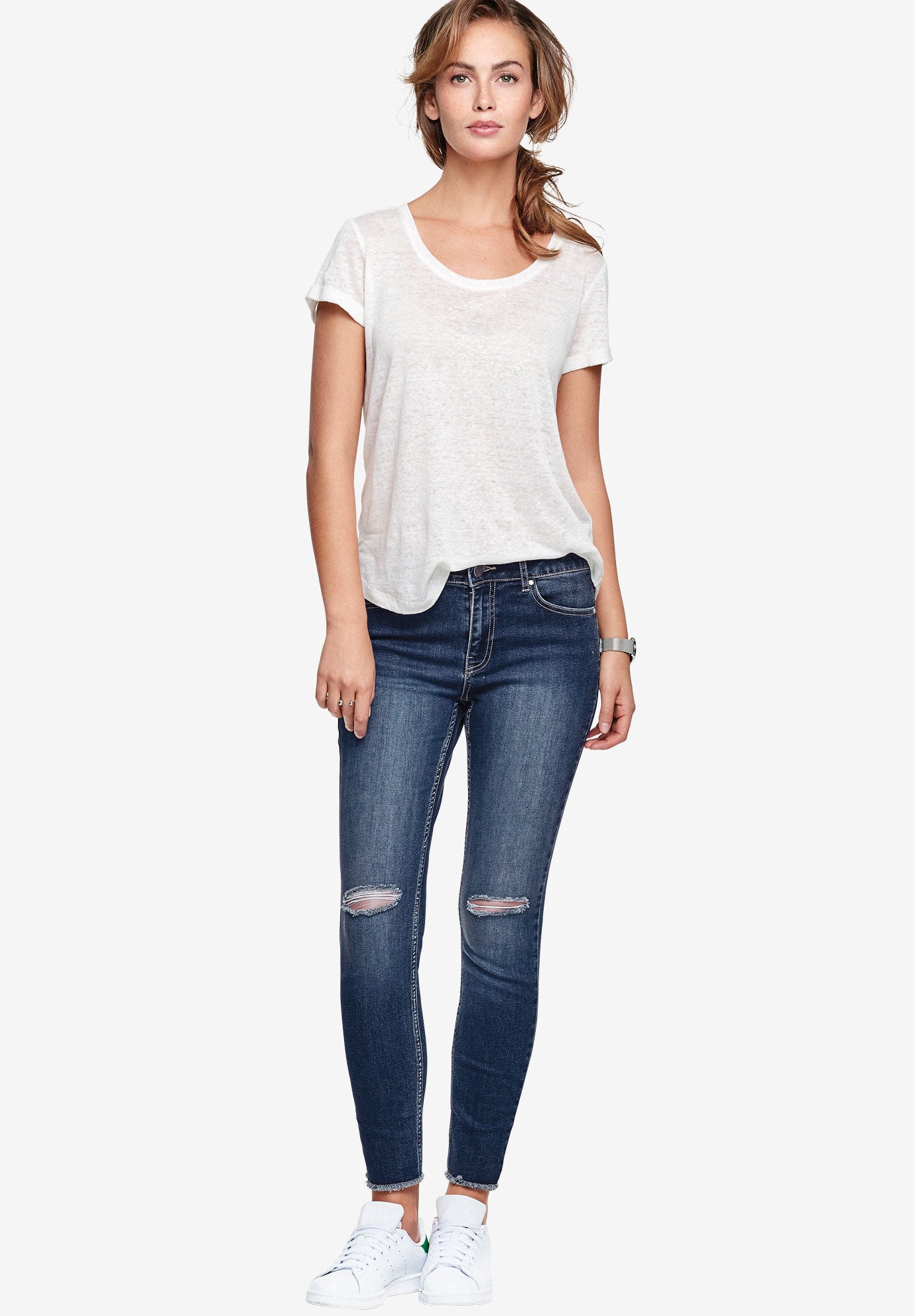 ripped knee baggy jeans